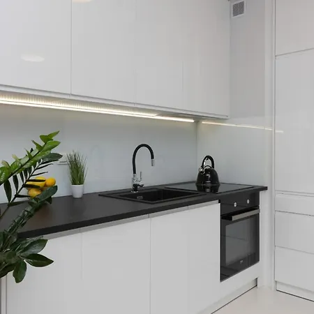 Stylish Przedpole With Balcony & Parking By Renters 아파트 바르샤바