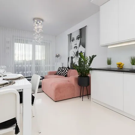 アパート Stylish Przedpole With Balcony & Parking By Renters ワルシャワ