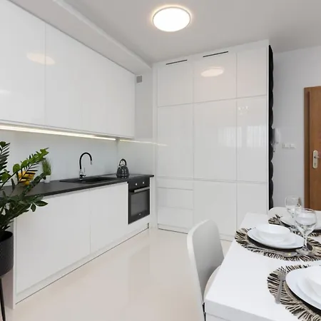 Stylish Przedpole With Balcony & Parking By Renters
