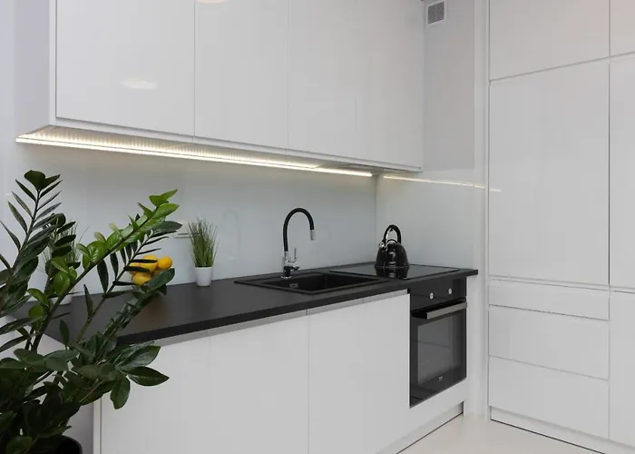 Stylish Przedpole With Balcony & Parking By Renters Apartman Varsó