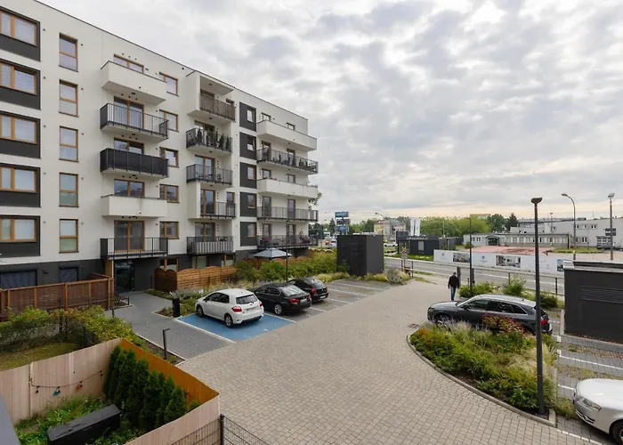 Stylish Przedpole With Balcony & Parking By Renters Apartamento Varsóvia