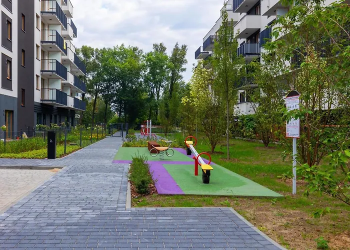 Stylish Przedpole With Balcony & Parking By Renters Varsóvia