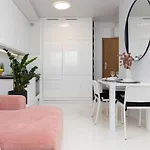 Stylish Przedpole With Balcony & Parking By Renters דירה *