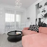 Stylish Przedpole With Balcony & Parking By Renters * ורשה